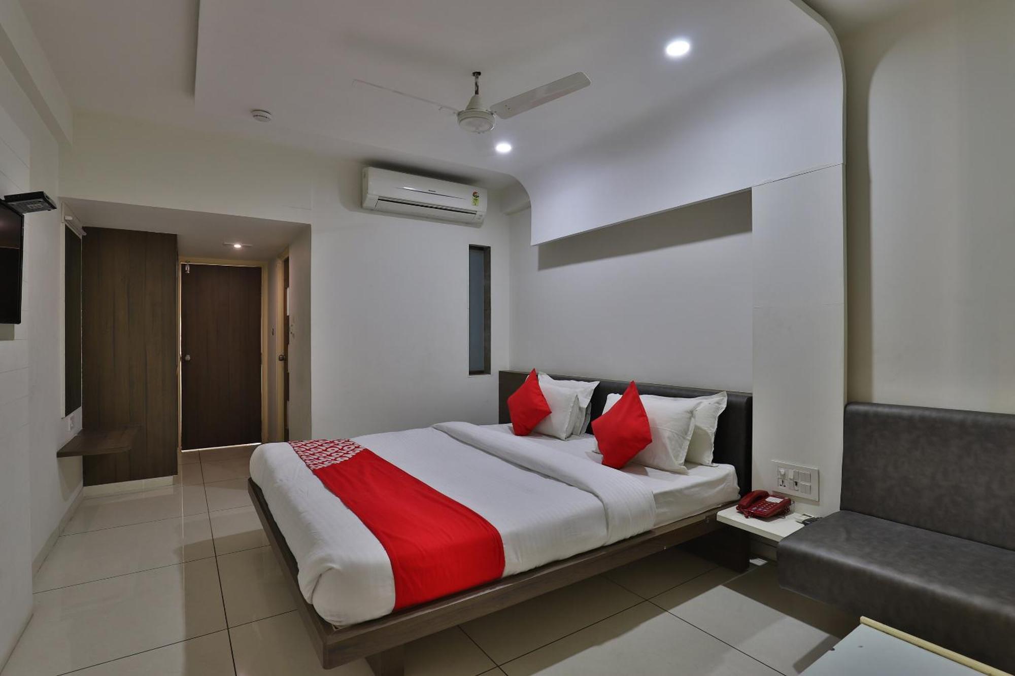 Collection O Hotel Panchsheel Vadodara Extérieur photo