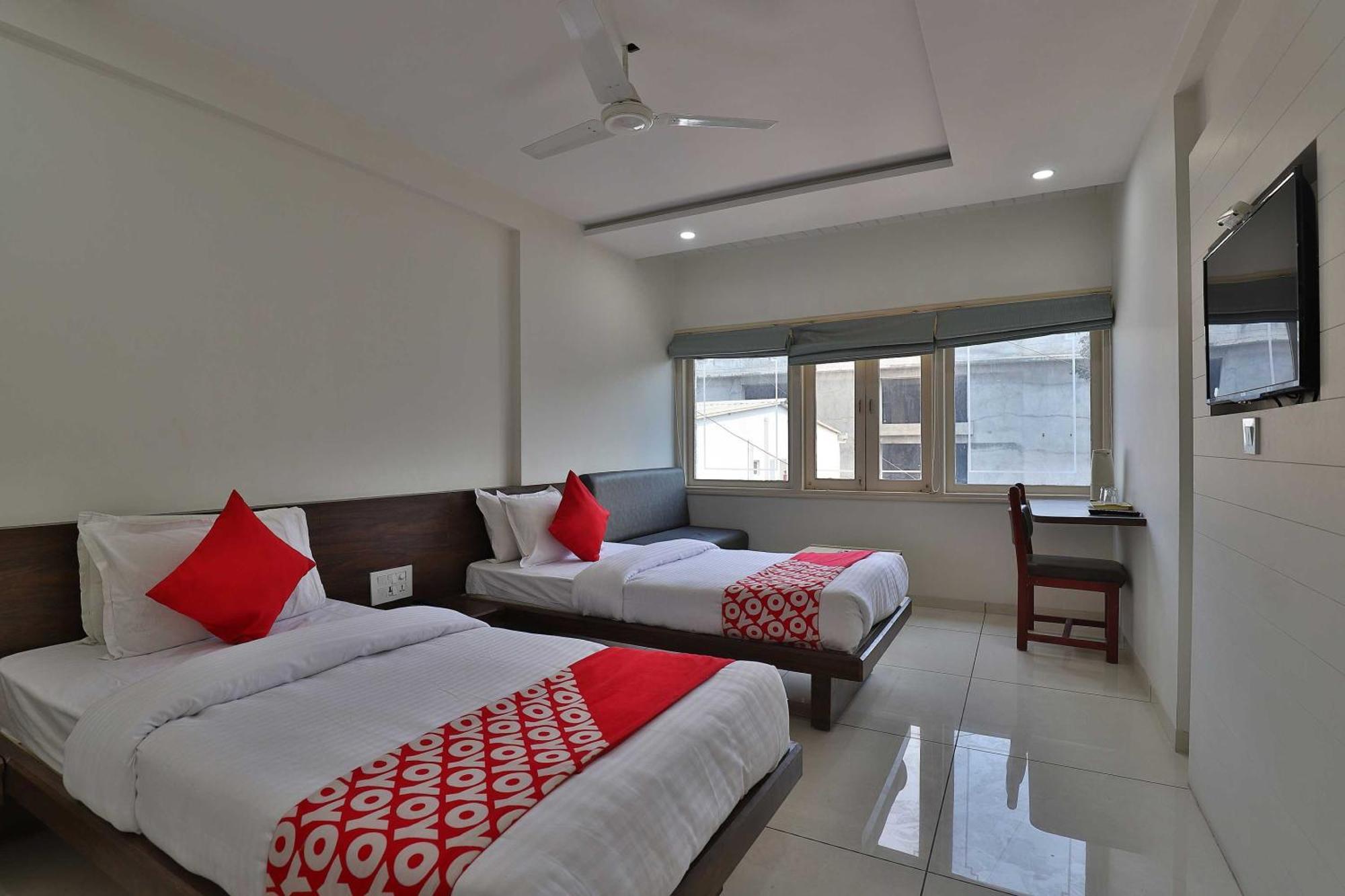 Collection O Hotel Panchsheel Vadodara Extérieur photo